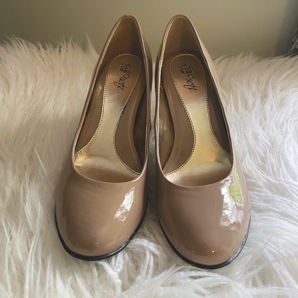 Sofft Patent Leather Heels Tan 7M Like New!